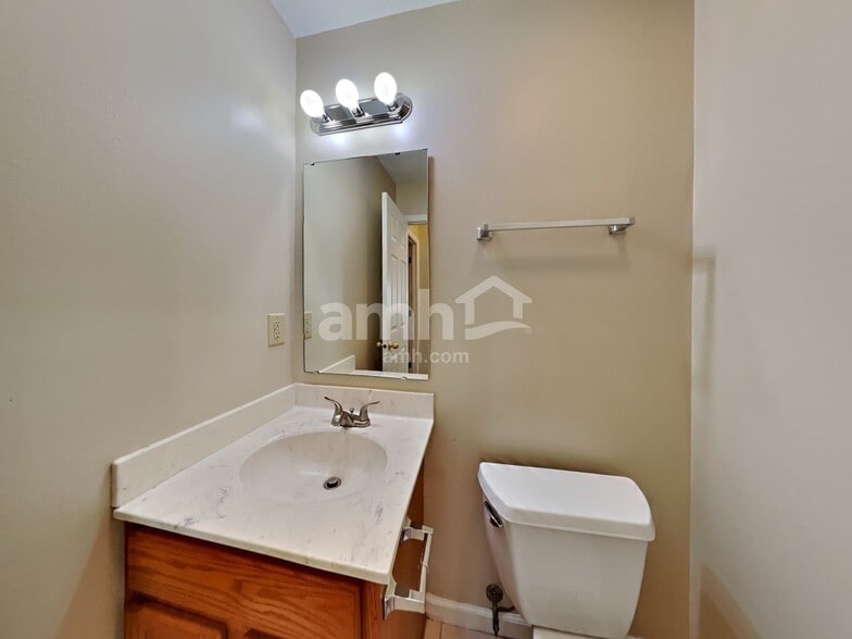 Building Photo - 529 Austrian Way