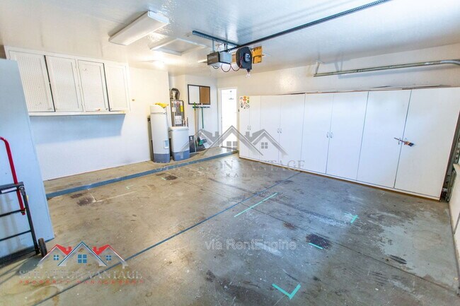 Building Photo - 2334 E Longhorn Pl