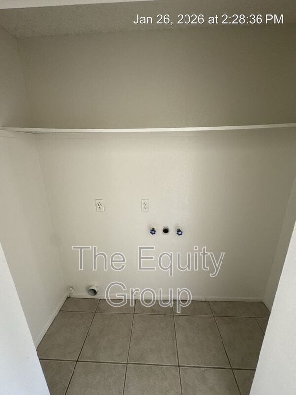 Building Photo - 3523 S County Center Dr