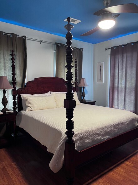 Building Photo - 405 W Drew St