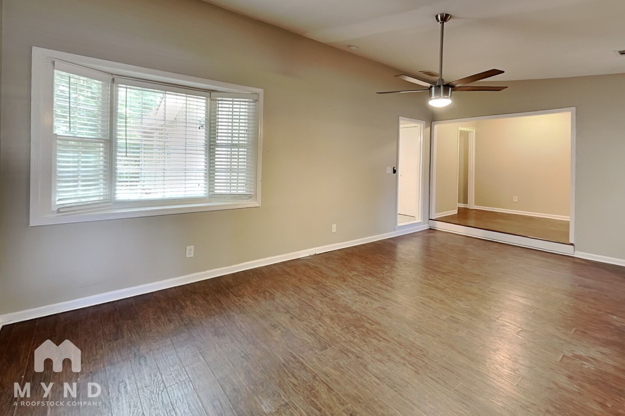 Building Photo - 3295 Redona Dr