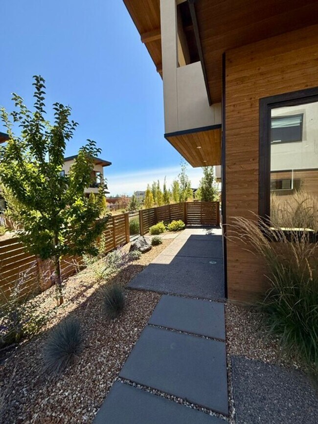 Building Photo - 3336 NW Celilo Ln