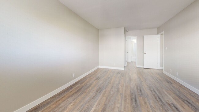 Interior Photo - 1913 11th St - TWO bedrooms AVAILABALE !