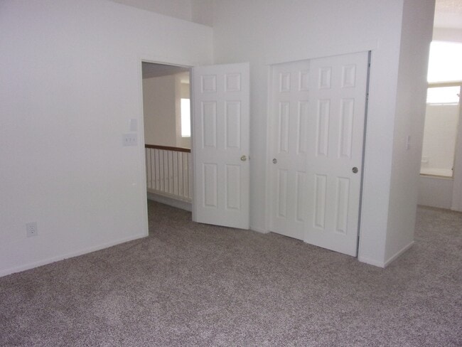 Building Photo - 853 Vassar Dr