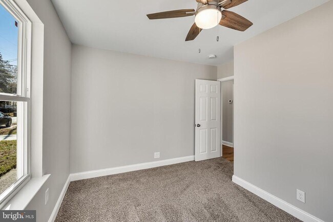 Building Photo - 104 W Park Ave