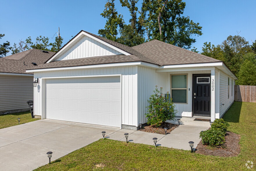Primary Photo - Villas at Oak Bend - Home Rentals
