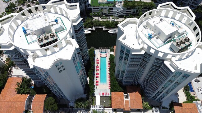 Building Photo - 150 Sunny Isles Blvd
