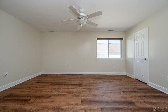 Building Photo - 2902 Madaline Dr