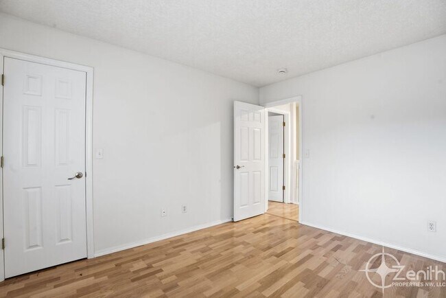 Building Photo - 5322 NE 69th Cir