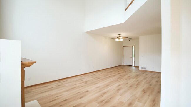 Building Photo - 15250 Florist Cir