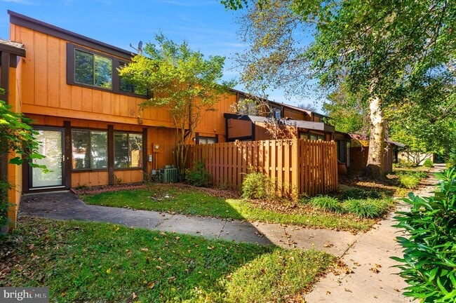 Building Photo - 9034 Arlington Blvd