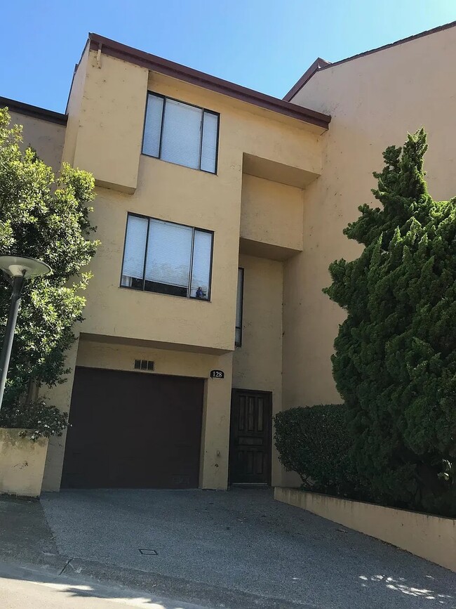 Building Photo - 128 Galewood Cir