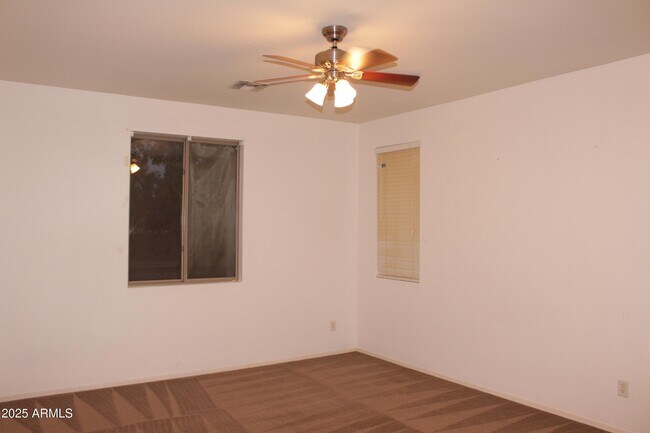 Building Photo - 4145 E Santa Fe Ln