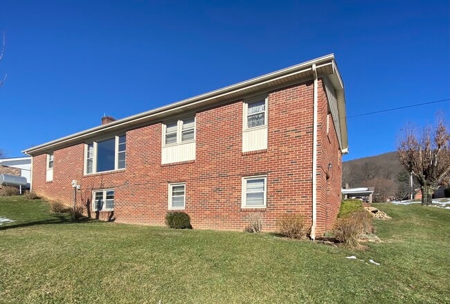 Building Photo - 410 Colonial Ave