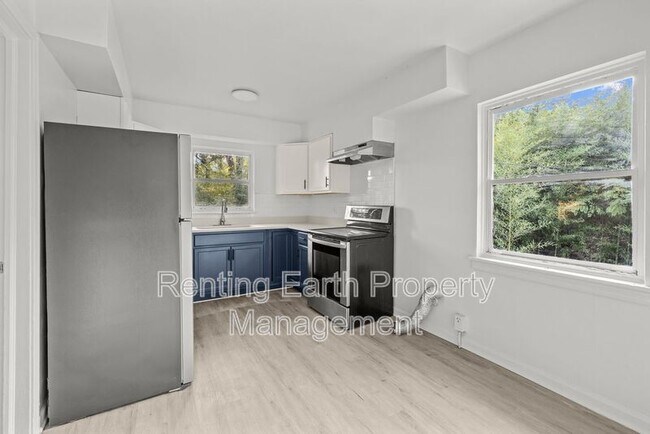 Building Photo - 712 84th St S