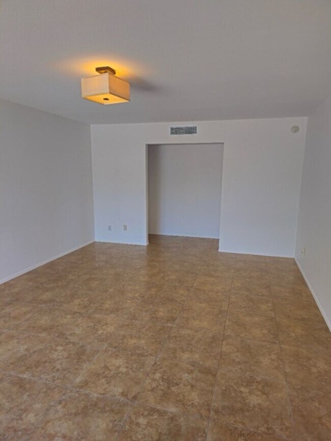 Building Photo - 4 bedroom in Tempe