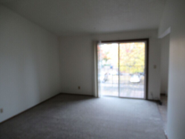 Building Photo - One Bedroom Apartment w/ Washer and dryer