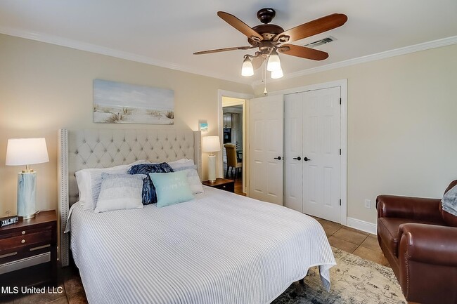 Building Photo - 176 Markham Dr