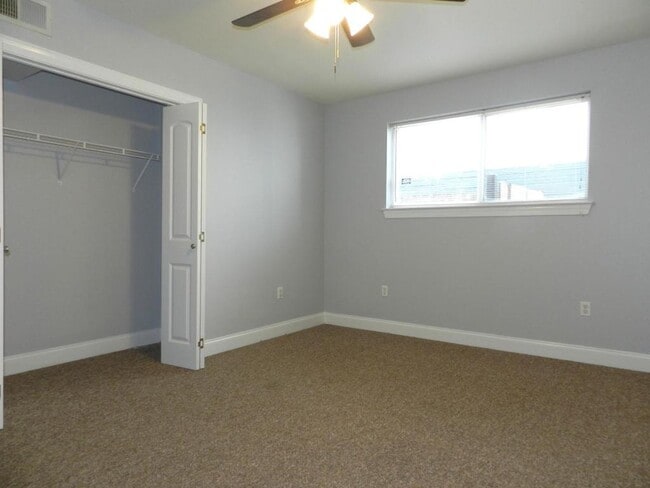 Building Photo - 6602 Bellaire Dr
