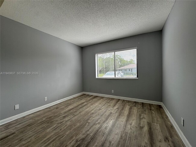 Building Photo - 603 Racquet Club Rd