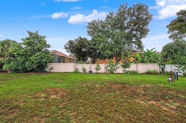 Building Photo - 606 Royal Crest Dr