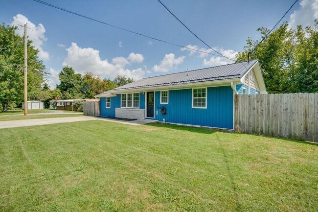 Building Photo - 3 Bed/2 Bath fully Renovated House