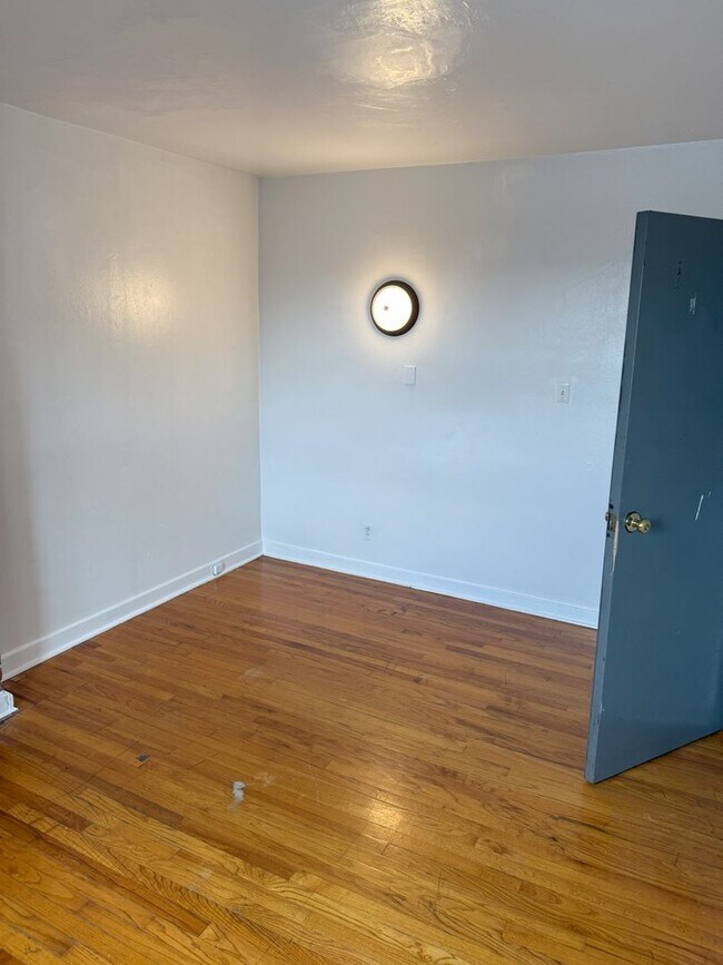 Building Photo - 417 Semple St