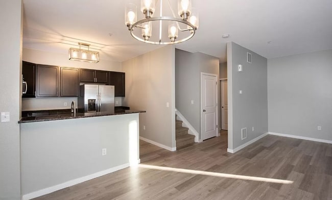 Building Photo - Lovely 2 bedroom, 3 bathroom townhome! Poo...