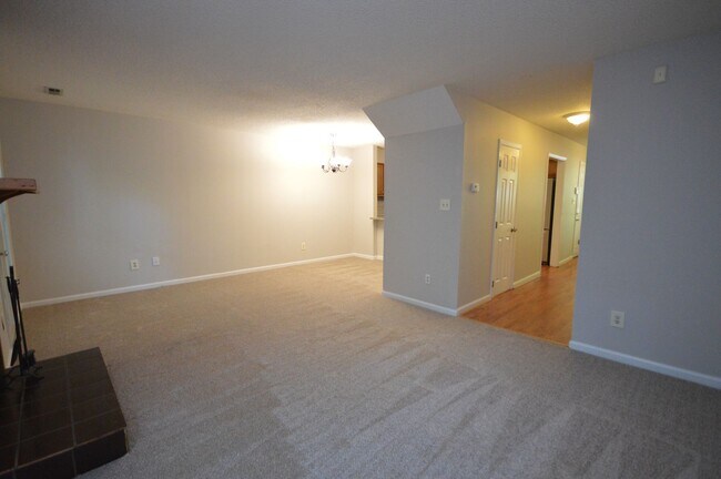 Building Photo - 616 Applecross Dr