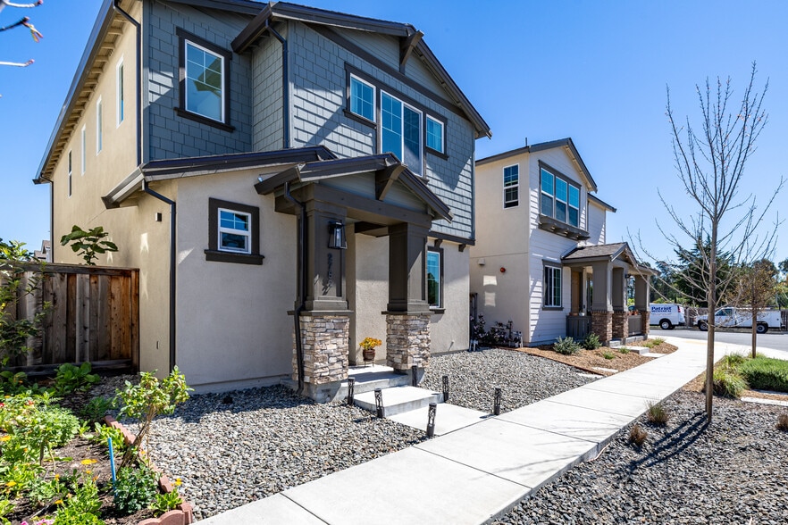 Building Photo - 2782 Bella Cir