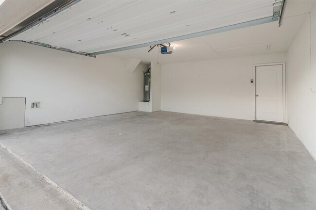 Building Photo - 1208 Bluffview Dr