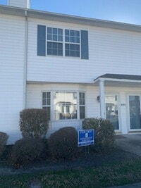 Building Photo - "Charming 3-Bedroom Townhouse Retreat in W...