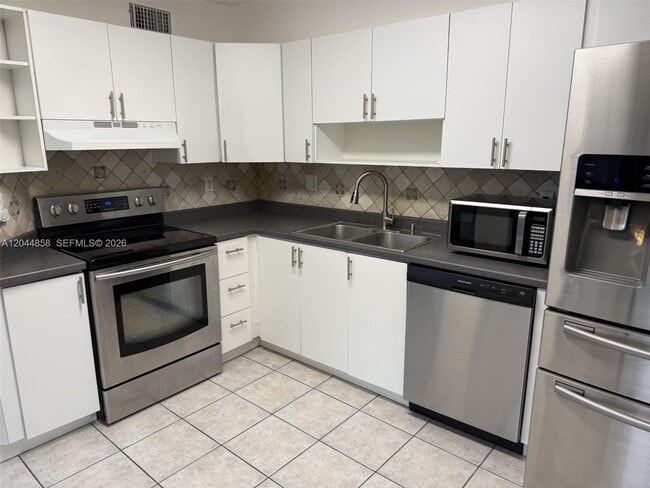 Building Photo - 9686 SW 138th Ave