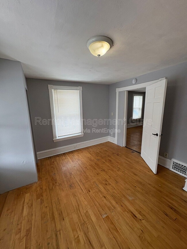 Building Photo - 4209 N Bryant Ave