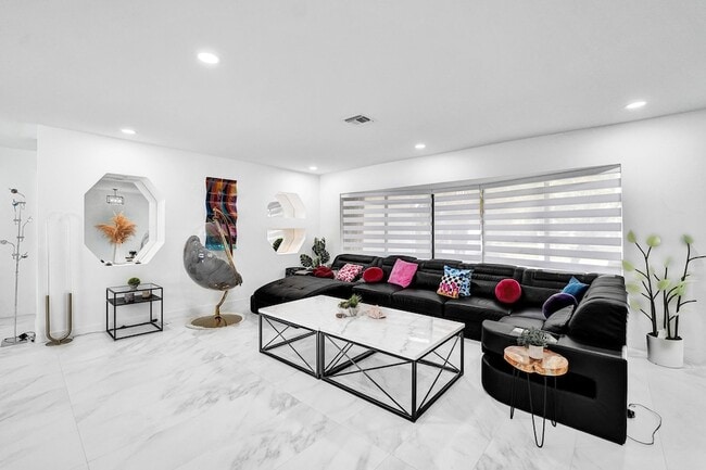 Building Photo - 3681 N 54th Ave