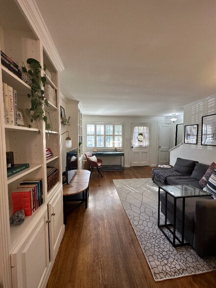 Building Photo - 618 S Pitt St