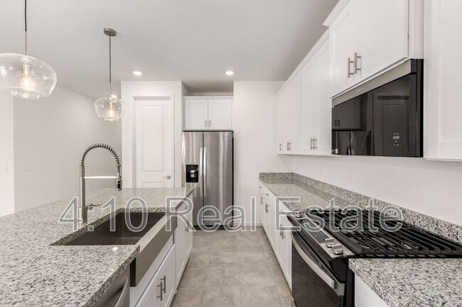 Building Photo - 35405 W Catalan St
