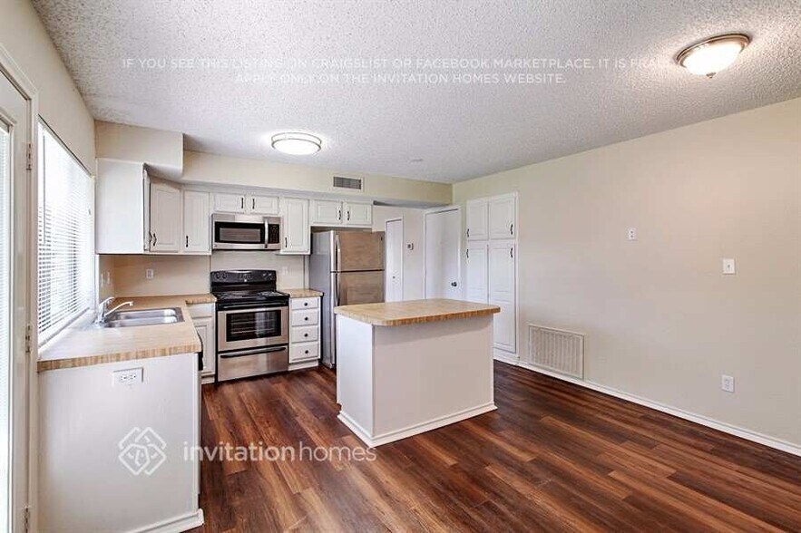 Building Photo - 1716 Delaford Pl