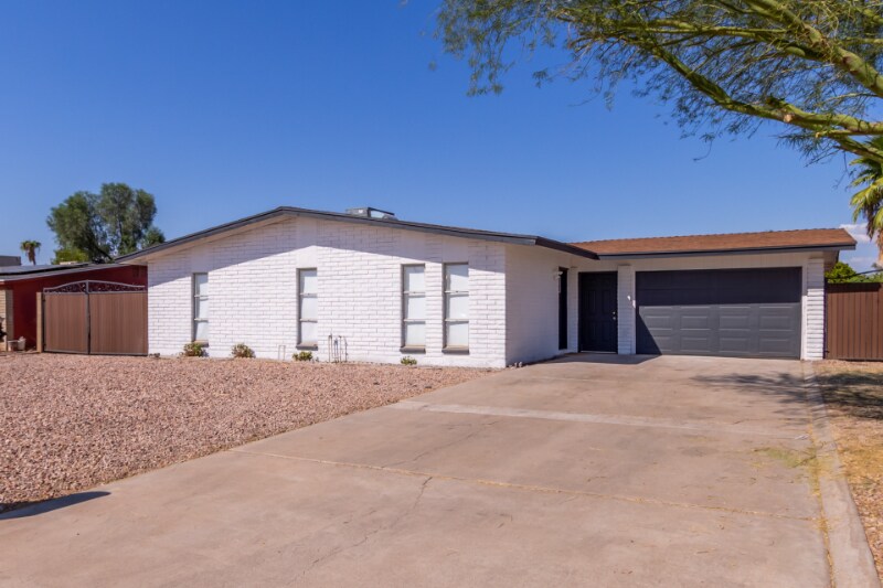 Building Photo - 2222 W Morningside Dr