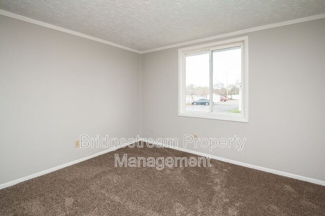 Building Photo - 834 Randler Ave