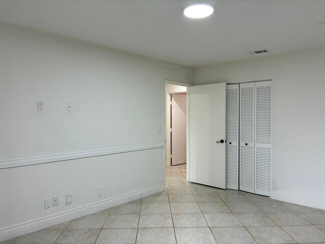 Building Photo - 7895 La Mirada Dr