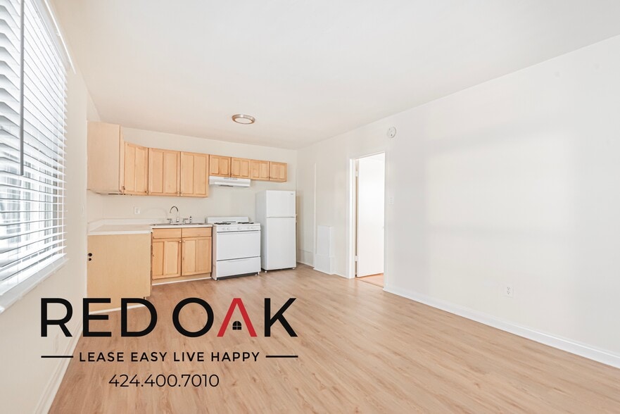 Building Photo - 615 N Rossmore Ave