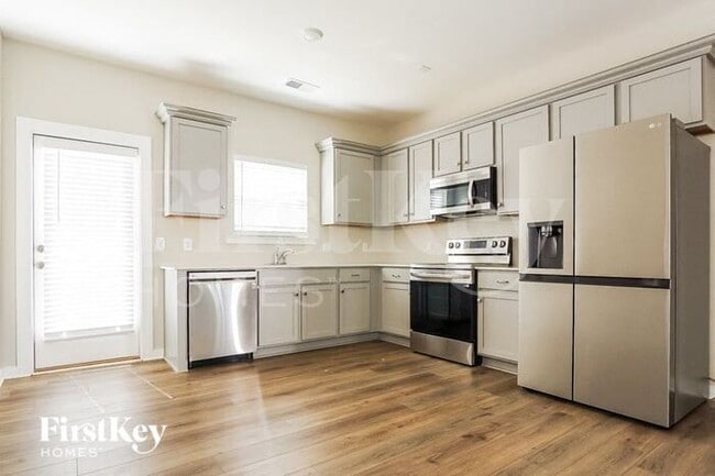 Building Photo - 671 Troubadour Ln