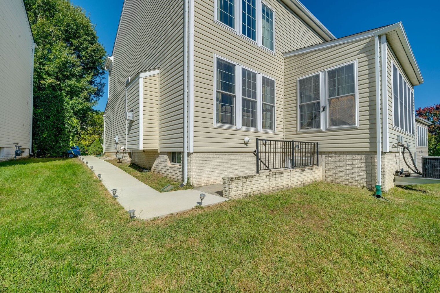 Building Photo - 8953 Birch Bay Cir