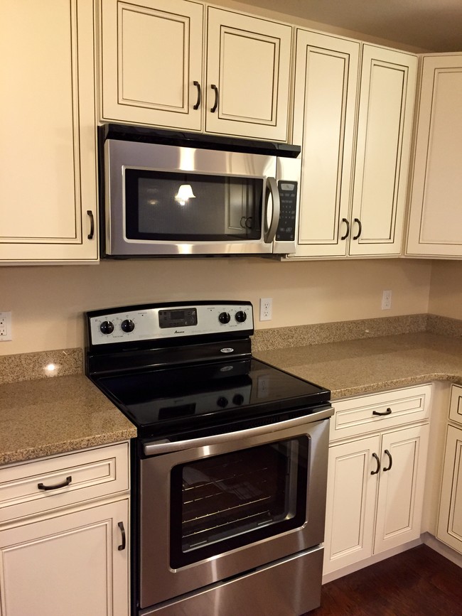 Stylish Kitchen with Stainless Appliances - 143 S Main St