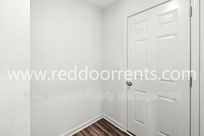 Building Photo - 6903 Oakdale Ln