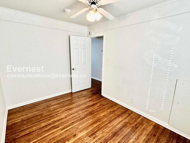 Building Photo - PROMO: Get HALF month’s rent free when you sign the lease TODAY! / 3 Bed, 1 Bath Home with Fenced...