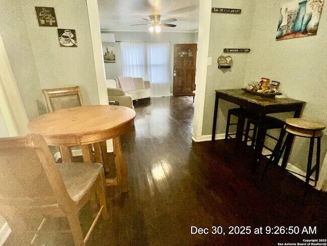 Building Photo - 1010 Gardina St