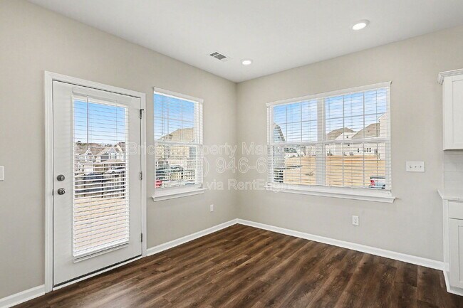 Building Photo - 435 Kennerly Center Dr