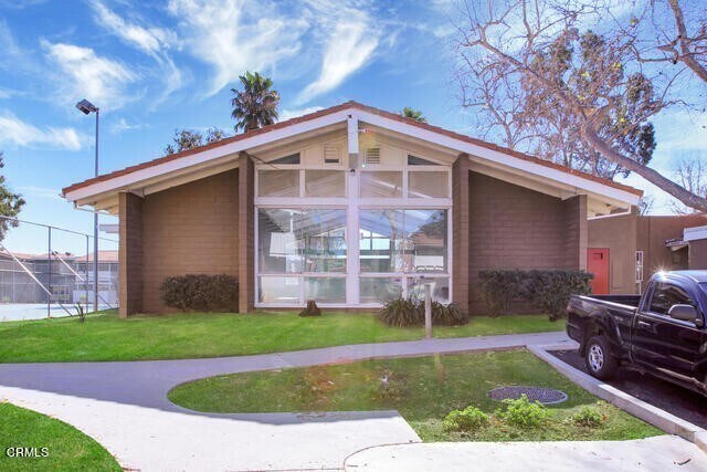 Clubhouse - 1300 Saratoga Ave